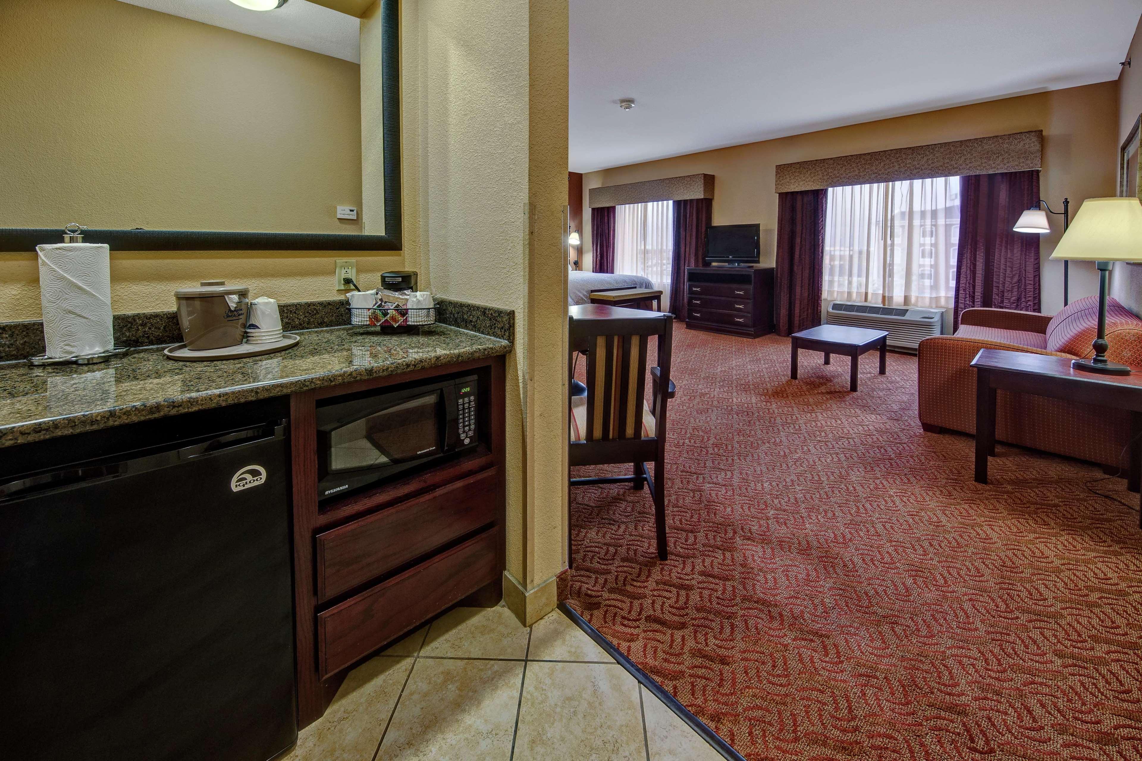 Hampton Inn & Suites Corsicana Exterior photo