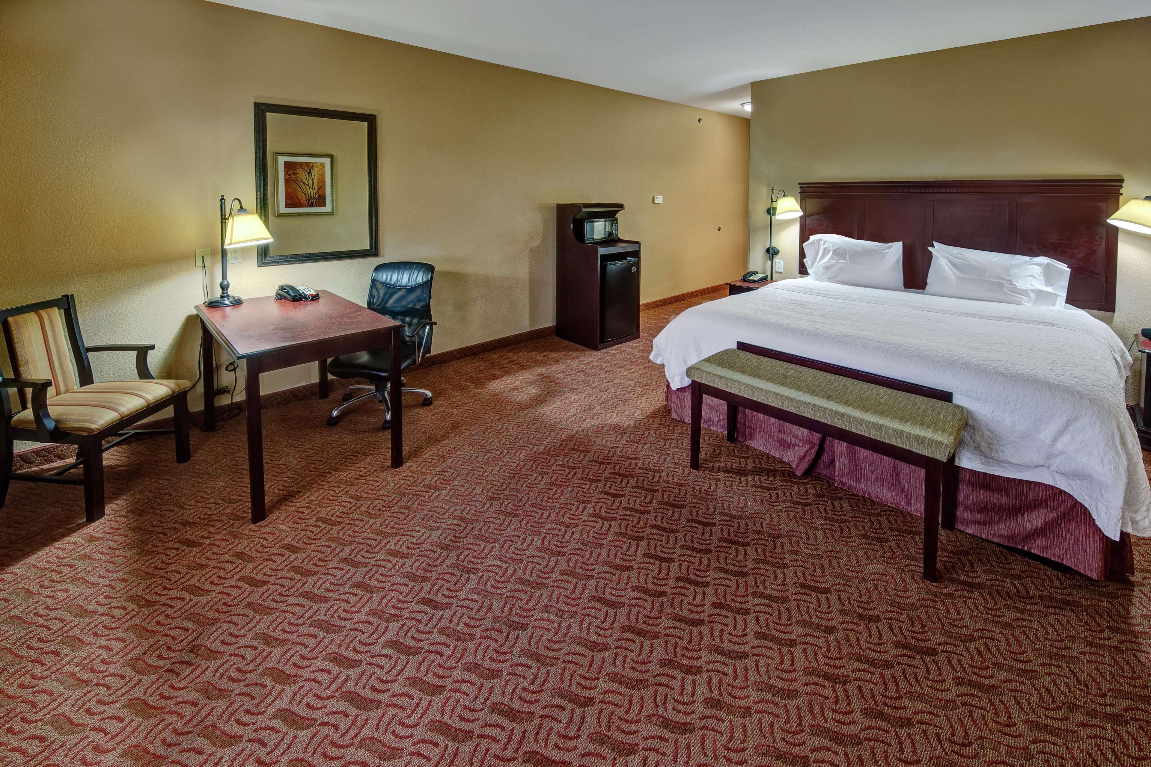 Hampton Inn & Suites Corsicana Exterior photo