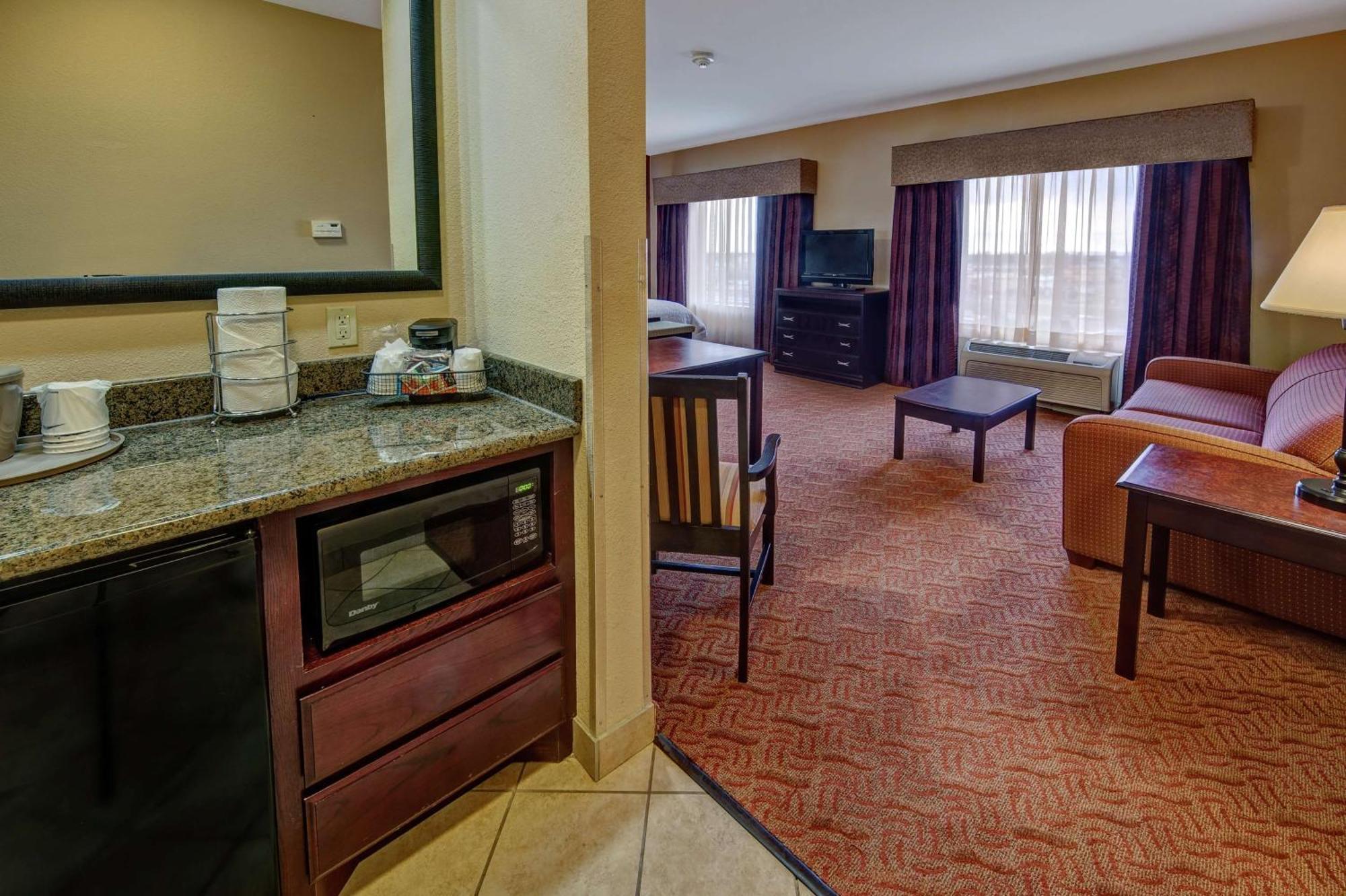 Hampton Inn & Suites Corsicana Exterior photo